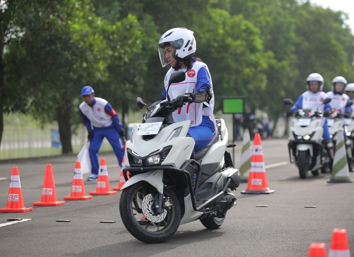 Photo of Edukasi Berkendara Jadi Prioritas, Para Jagoan Safety Riding Honda Diuji Keahliannya