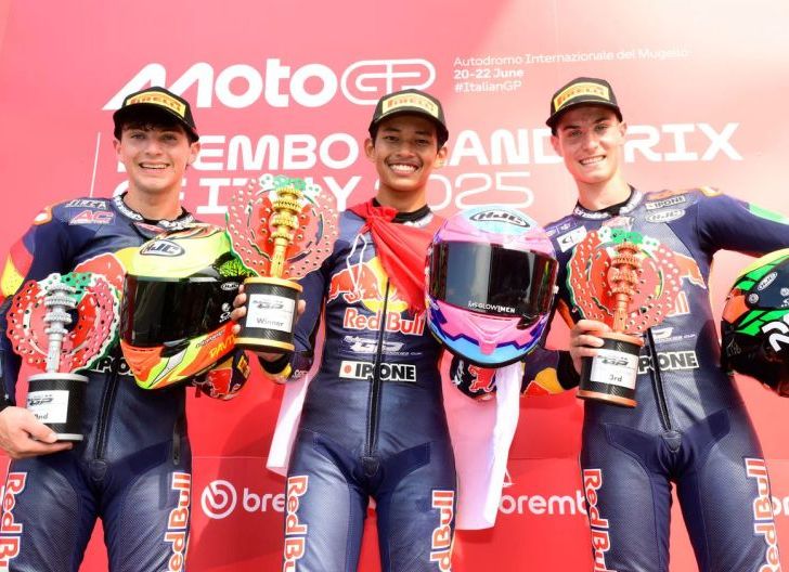 Photo of Raih Double Kemenangan di RBRC di sirkuit internasional Mugello, Veda Ega Pratama Pembalap Muda Binaan PT. AHM