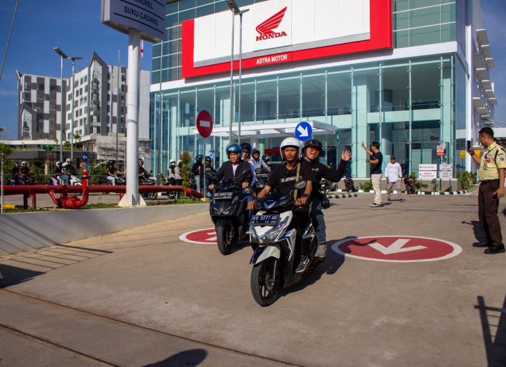 Photo of Rolling City Komunitas Honda dan Astra Motor Kalbar, Berbagi ke Panti Asuhan Tunas Melati dan Selalu #Cari_aman