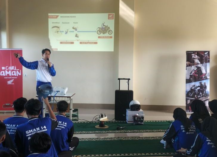 Photo of Kampanye Cari_aman, Astra Motor Kalbar Gelar Safety Riding Education di SMAN 14 Pontianak 