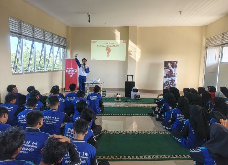 Photo of Pendekatan Edukatif dan Interaktif, Astra Motor Kalbar Gelar Safety Riding Education di SMAN 14 Pontianak