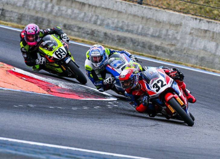 Photo of Tak Terkejar di Lintasan Sirkuit Magny-Cours, Prancis, Pembalap Binaan AHM Raih Podium Utama Europena Talent Cup 