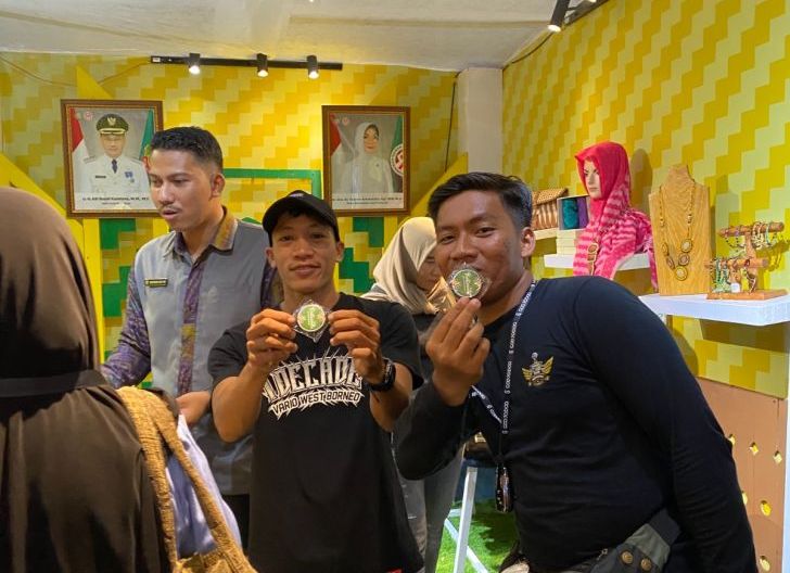 Photo of Ramaikan Stand Pameran di Event IWAPI, Astra Motor Kalbar Ajak Pengguna Skutik Bongsor Honda Gelar Riding Malam