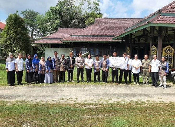 Photo of Camat Monterado Lepas Kafilah MTQ ke-10 Tingkat Kabupaten Bengkayang