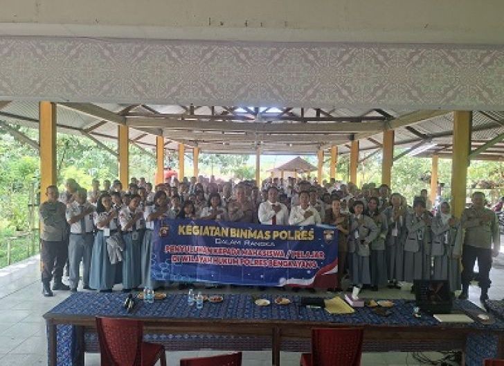Photo of Polres Bengkayang Berikan Edukasi Bahaya Tindakan Bullying dan Judi Online di Sekolah