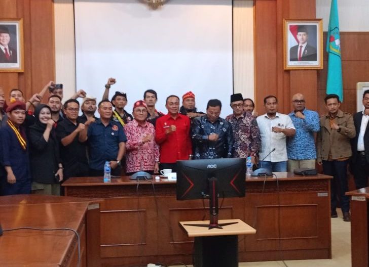 Photo of DAD dan IKBM Kalbar Laporkan Akun Tiktok Berisi Konten Ujar Kebencian Ke Polda Kalbar