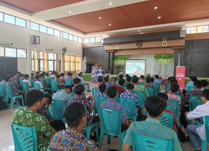 Photo of Digelar dengan Model Edukatif, Safety Riding Education Astra Motor Kalbar Sasar Pelajar SMKN 1 Sintang