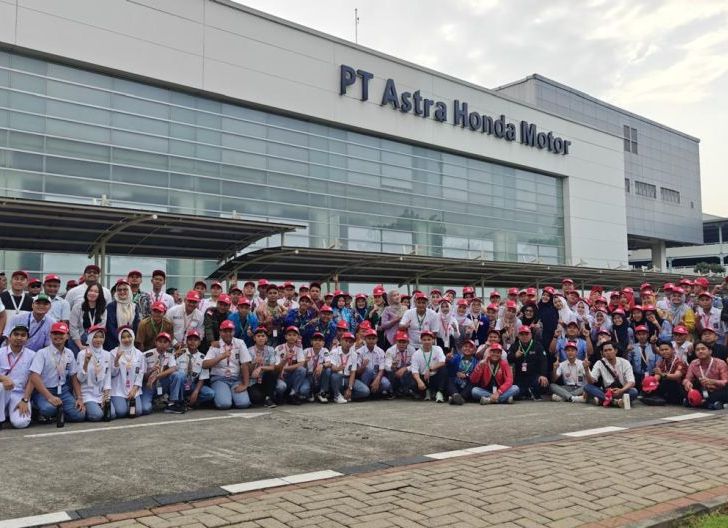 Photo of Ramaikan Kompetisi Safety Riding Camp, Astra Motor Kalbar Kirim Duta Keselematan Berkendara ke Event Nasional   