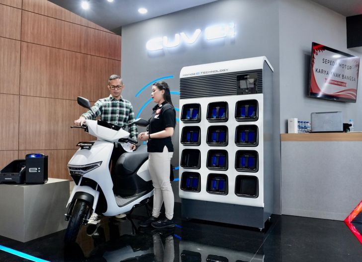 Photo of Dilengkapi Stasiun Penukaran Baterai atau Honda Power Pack Exchanger e:., Semarak Kehadiran Honda CUV e: di GIIAS 2025 