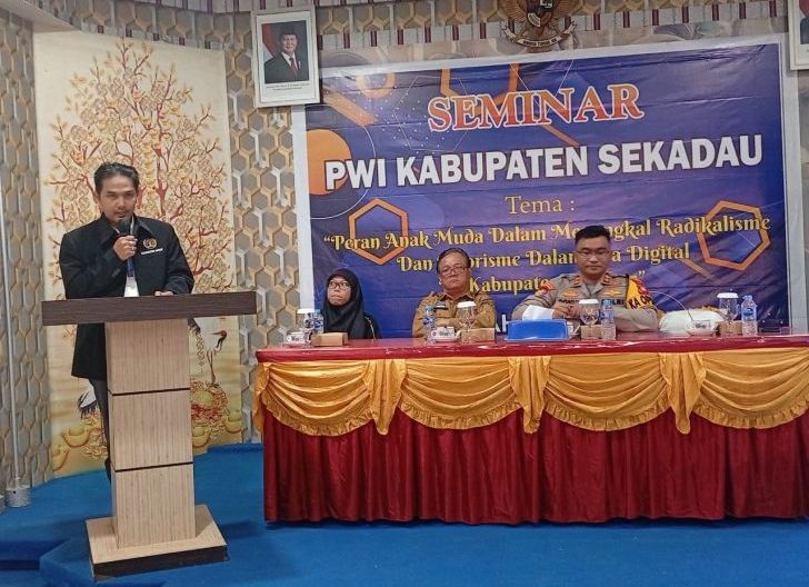 Photo of Ketua PWI Kalbar Kundori Ajak Anak Muda Tangkal Radikalisme di Era Digital