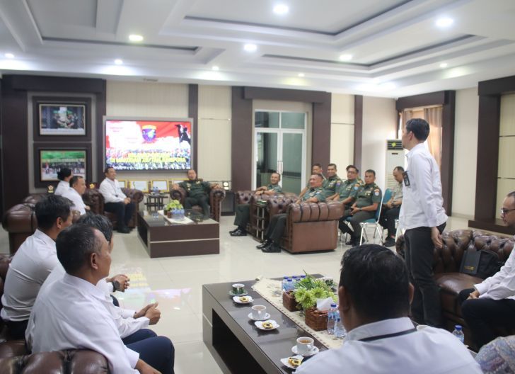 Photo of Perkuat Sinergi Antar Institusi, Pangdam XII/Tpr Terima Kunjungan Silaturahmi GM PLN UIP Kalbagbar