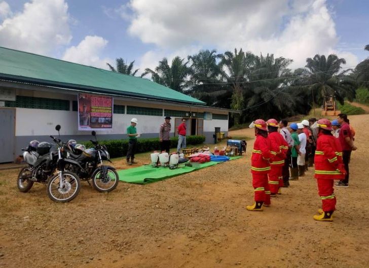 Photo of Apel Gabungan Siaga Karhutla di Tayan Hulu, Kapolsek Ajak Perusahaan dan Masyarakat Bersatu Hadapi Musim Kemarau