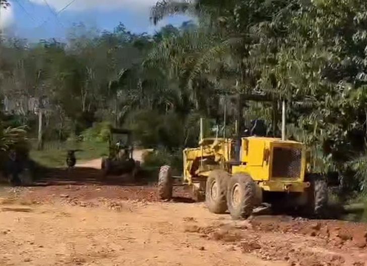 Photo of Ketua DPRD Pantau Perbaikan Jalan Pinoh-Ella