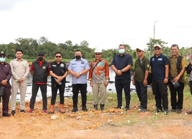 Photo of DPRD Melawi Sidak Pabrik PT SIP, Tindaklanjuti Keluhan Bau Limbah