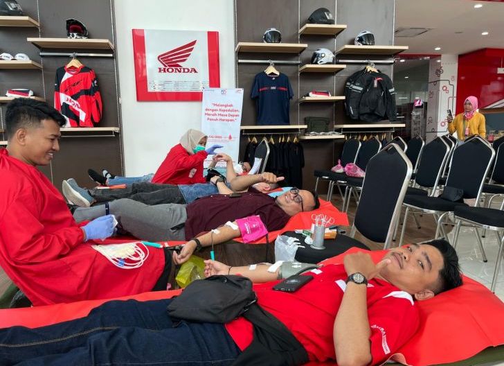 Photo of Perbanyak Aksi Sosial, Asmo Kalbar Maknai Usia ke-55 Astra Motor dengan Donor Darah