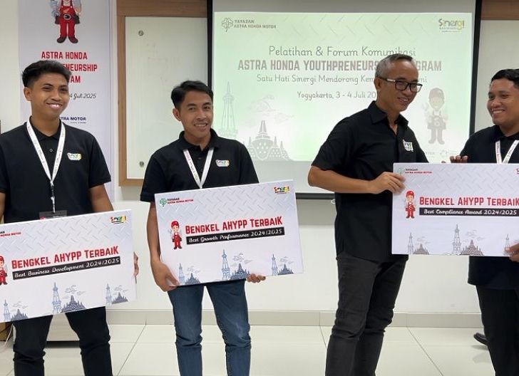 Photo of Bantuan Modal, Wujud Apresiasi Pendampingan Yayasan AHM pada Puluhan UMKM Bengkel Sepeda Motor Milik Alumnis SMK Binaan