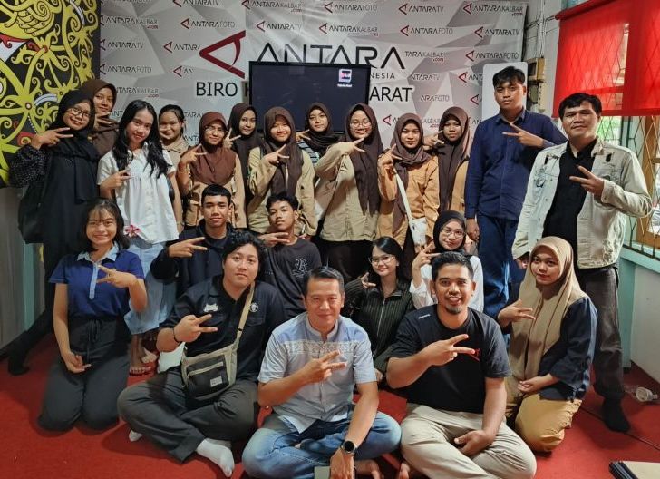 Photo of Peserta Pelatihan Jurnalistik Perum LKBN ANTARA Biro Kalbar jadikan Astra Motor Kalbar Objek Tulisan 