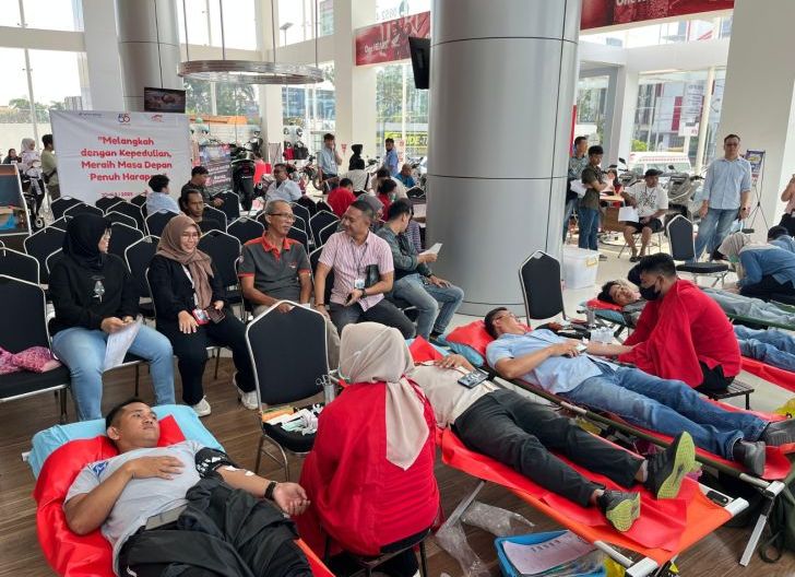Photo of Sumbang 56 Kantong Darah, Ini Peran Astra Motor Kalbar saat Perayaan HUT ke-55 Astra Motor