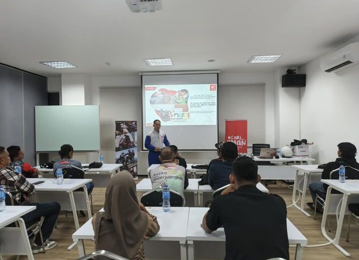 Photo of Bekal Touring Berkelas, Astra Motor Kalbar Ajak Komunitas Honda Gunakan Tips Keselamatan Berkendara untuk Selalu Cari Aman 