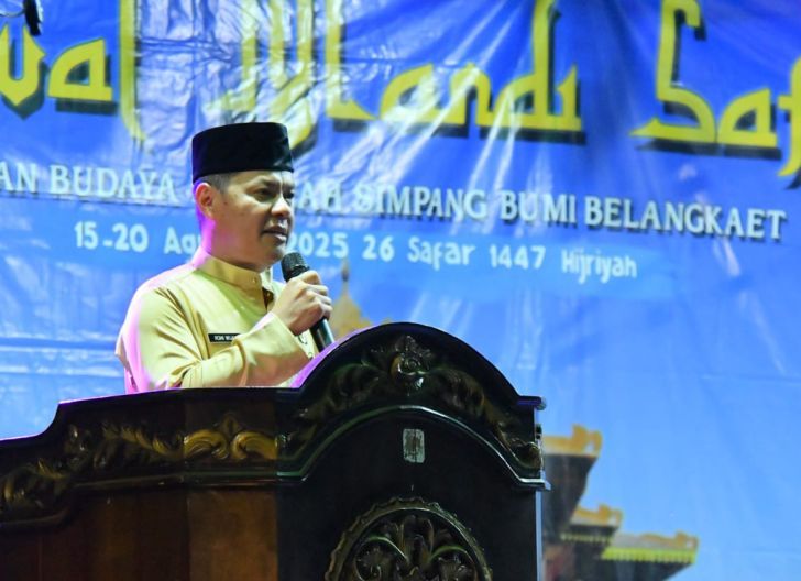 Photo of Bupati Romi: Jangan Pernah Lelah Merawat Tradisi dan Budaya Kayong Utara