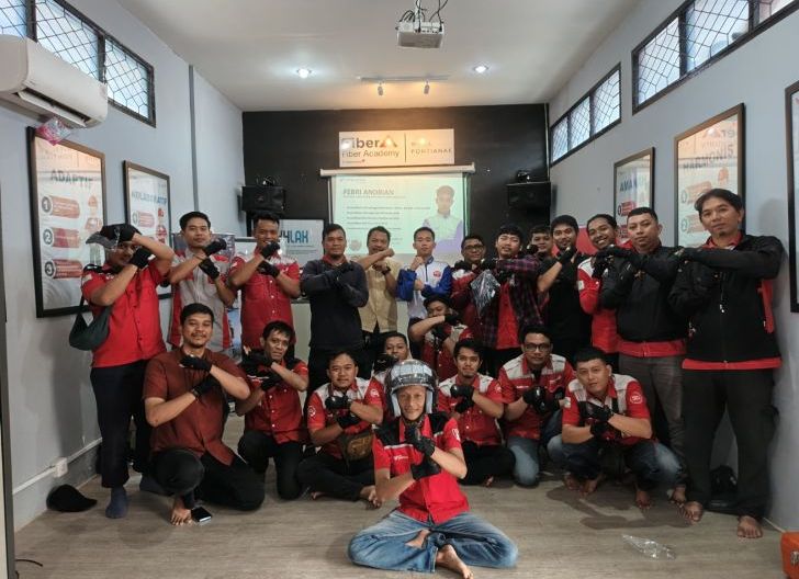 Photo of Didukung Dealer Honda Nagamas, Astra Motor Kalbar Berikan Pemahaman Keselamatan Berkendara kepada Karyawan PT Telkom Akses Pontianak