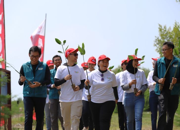 Photo of Semangat dan Aksi Nyata SC Squad AHM saat Dukung Wisata Hijau di Pesisir Karawang dengab Tanam Ribuan Mangrove