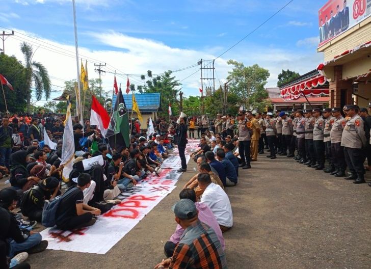 Photo of Apresiasi Aksi Damai Mahasiswa Ketapang, Bupati Ajak Bersama Bangun Ketapang