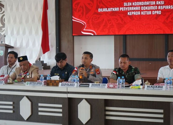 Photo of Kapolres Bengkayang Tegaskan Komitmen Polri Kawal Aspirasi dan Solusi Pertambangan Rakyat