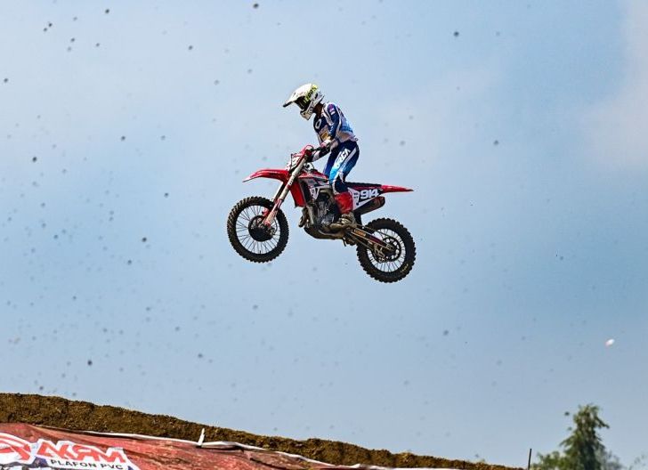 Photo of Bawa CRF Raih Back To Back Podium di Kejurnas Motocross, Ini Aksi Crosser Astra Honda yang Terus Melesat  