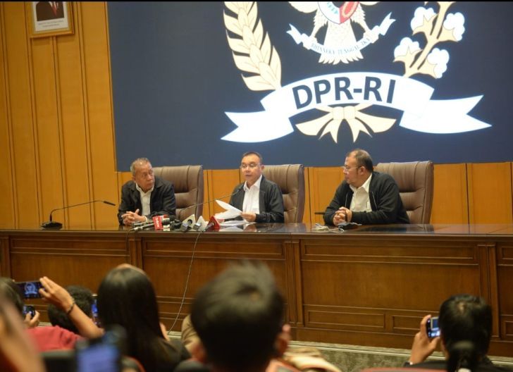 Photo of Menjawab Tuntutan 17+8, DPR RI Hentikan Sejumlah Fasilitas Anggota dan Komitmen Transparansi