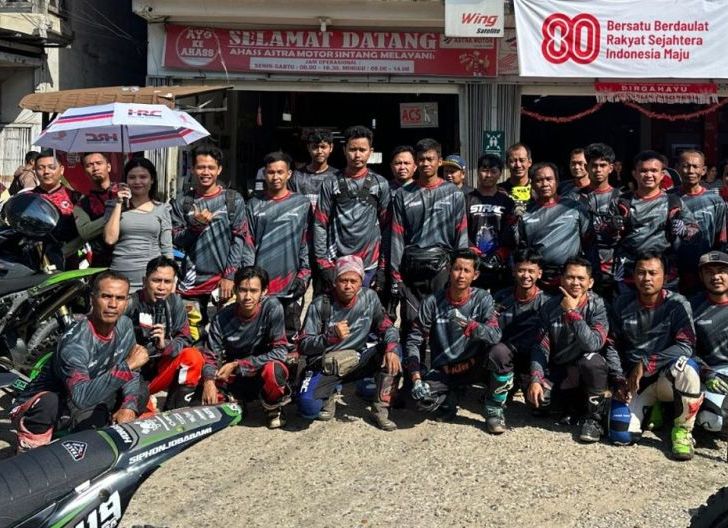 Photo of Jelajahi Kawasan Ikonik dan Destinasi Wisata, CRF Fun Adventure Pupuk Kebersamaan Astra Motor Kalbar dan Komunitas Trabasan Sintang 