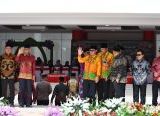 Photo of Semarak Pawai Ta’aruf MTQ ke-XXXIII, Bupati Kayong Utara Hadiri Pelepasan di Kapuas Hulu