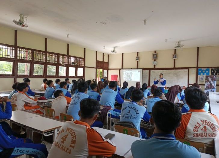 Photo of Berlangsung Semarak, Pelajar SMAN 4 Kubu Raya Antusias Ikuti Kampanye Keselamatan Berkendara