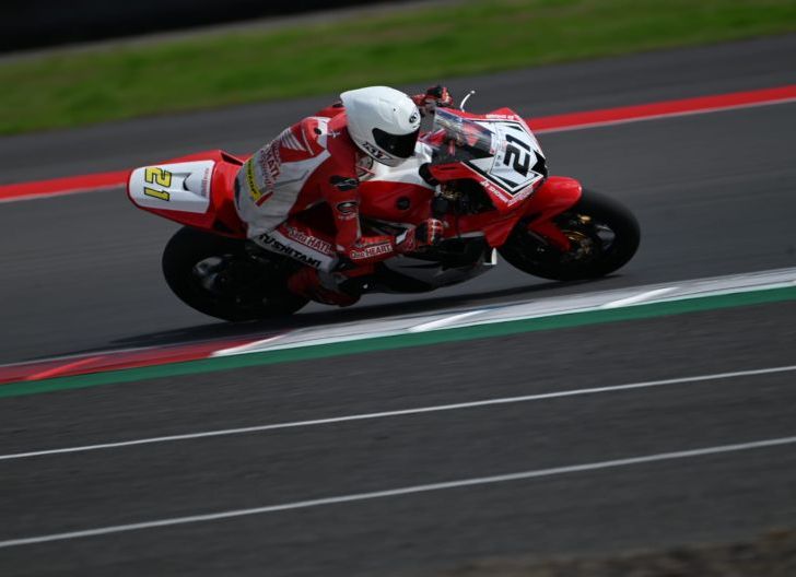 Photo of Tunjukkan Performa Maksimal Bersama Honda CBR600RR, Para Pembalap AHRT Melaju Kencang di Seri Keempat Mandalika Racing Series 2025  