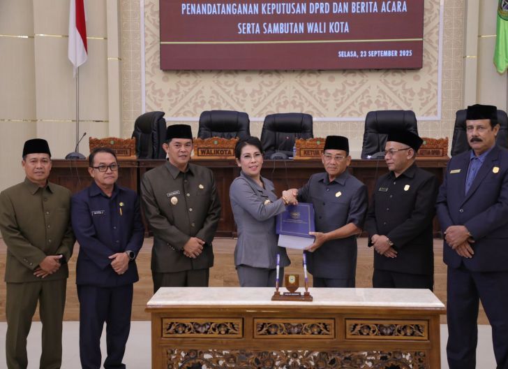 Photo of DPRD dan Pemkot Singkawang Sahkan Perubahan APBD 2025