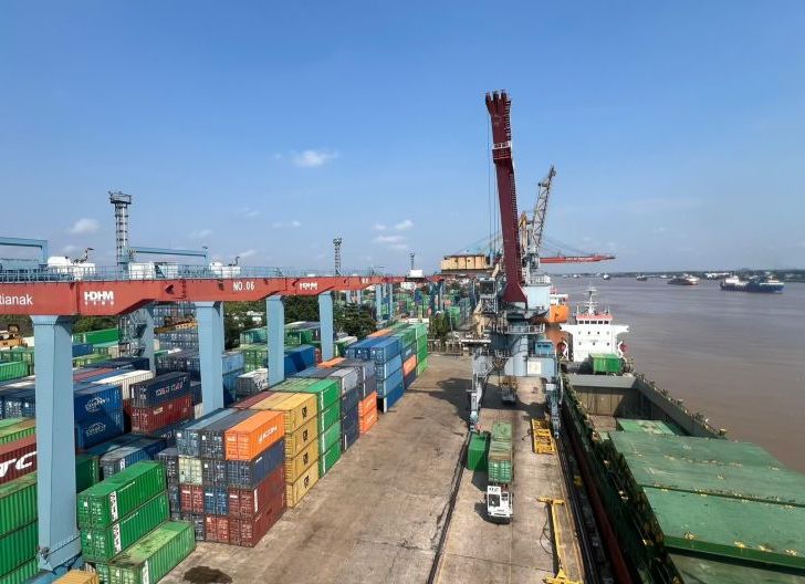 Photo of Pelindo Gerak Cepat Atasi Dampak Angin Kencang di Pelabuhan Dwikora Pontianak