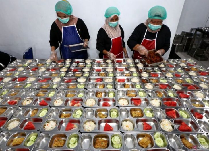 Photo of Pemerintah Pastikan Program MBG Tetap Berjalan, Fokus pada Evaluasi dan Peningkatan Kualitas Gizi