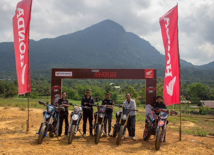 Photo of CRF Fun Adventure: Komunitas Trabasan Sintang Apresiasi Astra Motor Kalbar Ajak Jelajahi Kawasan Ikonik dan Destinasi Wisata 