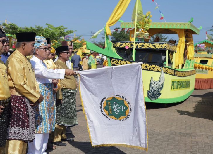 Photo of Wabup Hadiri Kegiatan Pawai Arak-Arakan Mobil Hias Astagune