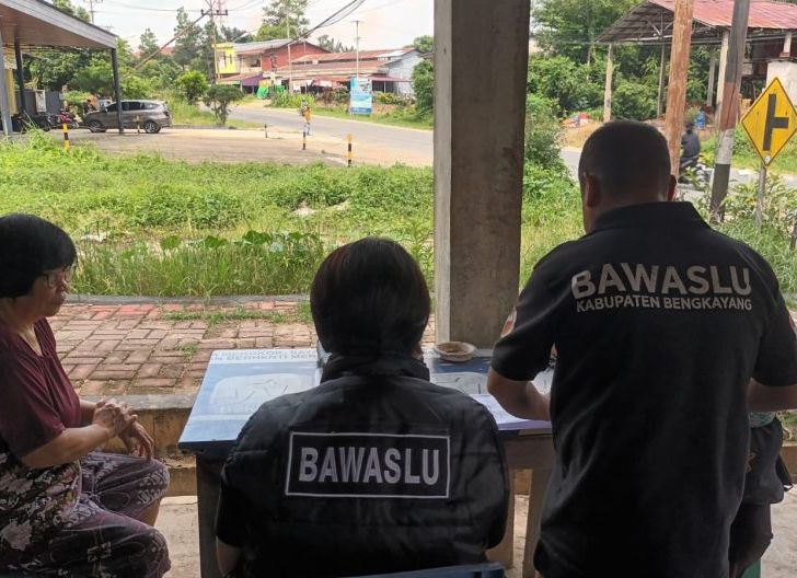 Photo of Bawaslu Bengkayang Temukan Data Pemilih Belum Akurat saat Uji Petik PDPB