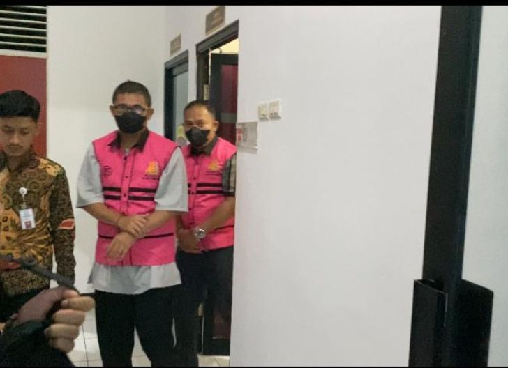 Photo of Kejari Singkawang Kembali Tahan Dua Pejabat Eselon II Terkait Kasus HPL