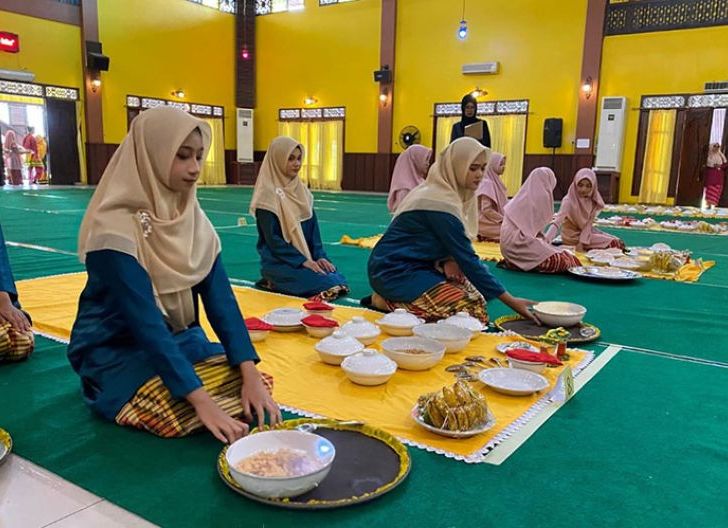 Photo of Lestarikan Budaya Melayu, Disdikbud Pontianak Gelar Festival Saprahan Pelajar