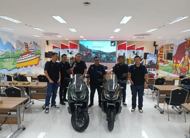 Photo of Tunjukan Gaya, Rasakan Tenaga! New Honda ADV160 Hadir di Kalbar dengan Kebanggaan SUV Pride