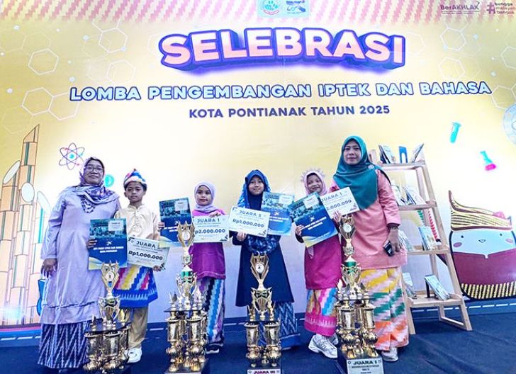 Photo of SDI Al Azhar 21 Pontianak Cetak Prestasi di Lomba IPTEK dan Bahasa
