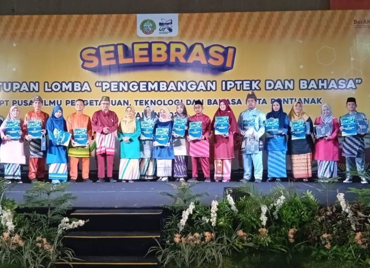 Photo of MAN 1 Pontianak Terima Penghargaan Prestasi Roket Air dalam Selebrasi Penutupan Lomba di PCC