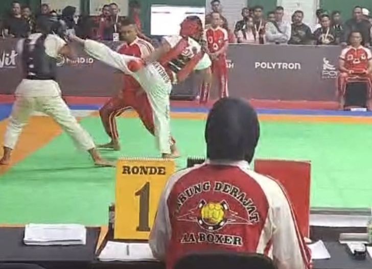 Photo of Jaga Asa Medali Emas Usai Persembahkan Dua Perunnggu: Dua Atlet Putri Tarung Derajat Kalbar Lolos ke Final PON Bela Diri 2025