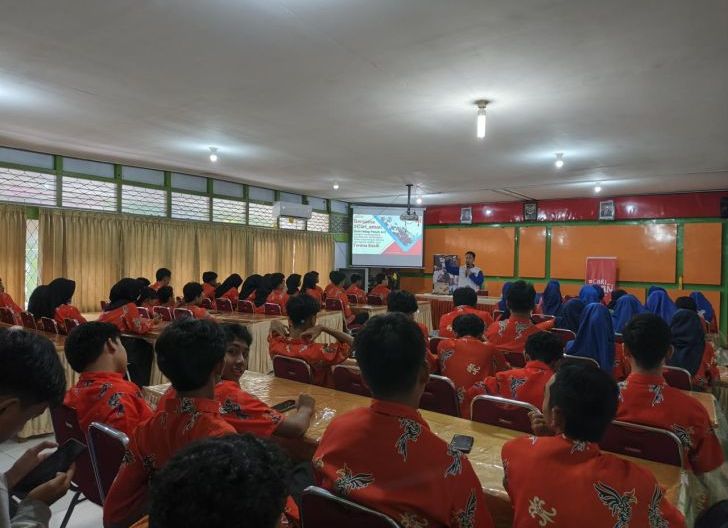 Photo of Pelajar SMAN 6 Pontianak Bangga jadi Duta Cari Aman di Lingkungan Berkat Astra Motor Kalbar