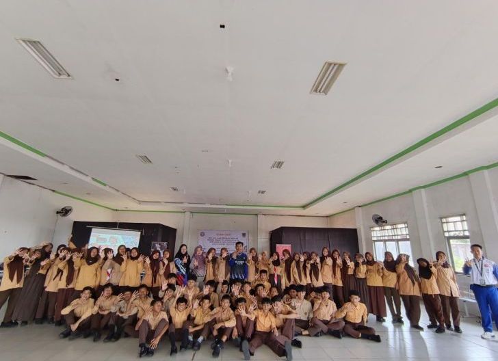 Photo of Sadar Cari Aman Bersama Safety Riding Education Sejak Dini, Astra Motor Kalbar Ajak Siswa SMPN 4 Pontianak Belajar Keselamatan Berkendara