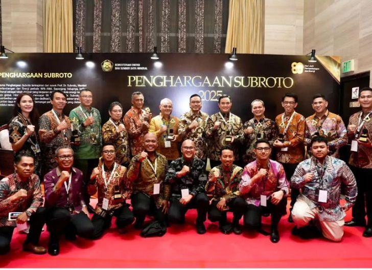 Photo of Pertamina Patra Niaga Raih Penghargaan Subroto 2025 atas Dedikasi Menjaga Ketahanan Energi Nasional Photo of Pertamina Patra Niaga Raih Penghargaan Subroto 2025 atas Dedikasi Menjaga Ketahanan Energi Nasional