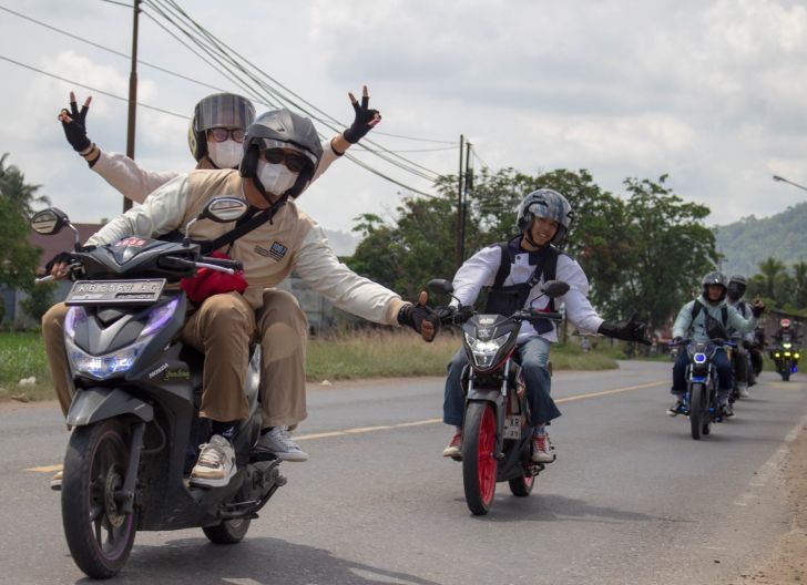 Photo of Berkendara Rombongan di Jalanan Padat, Ini Tips Aman dan Nyaman dari Astra Motor Kalbar   